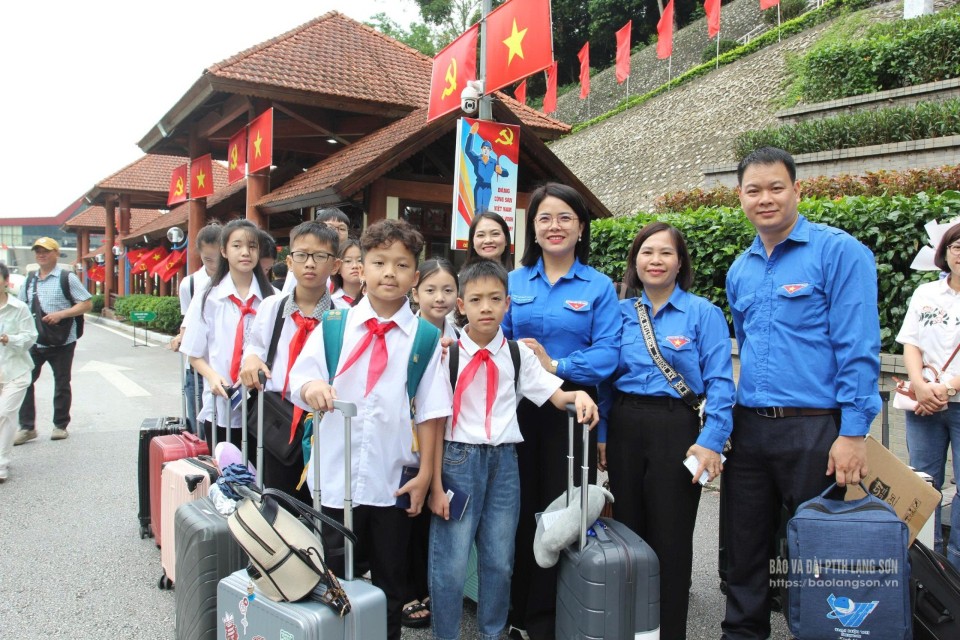 Đoàn đại biểu thiếu nhi Lạng Sơn tham gia chương trình giao lưu