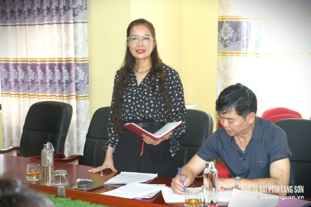 Đại diện lãnh đạo Hội Chữ thập đỏ tỉnh phát biểu tại buổi làm việc
