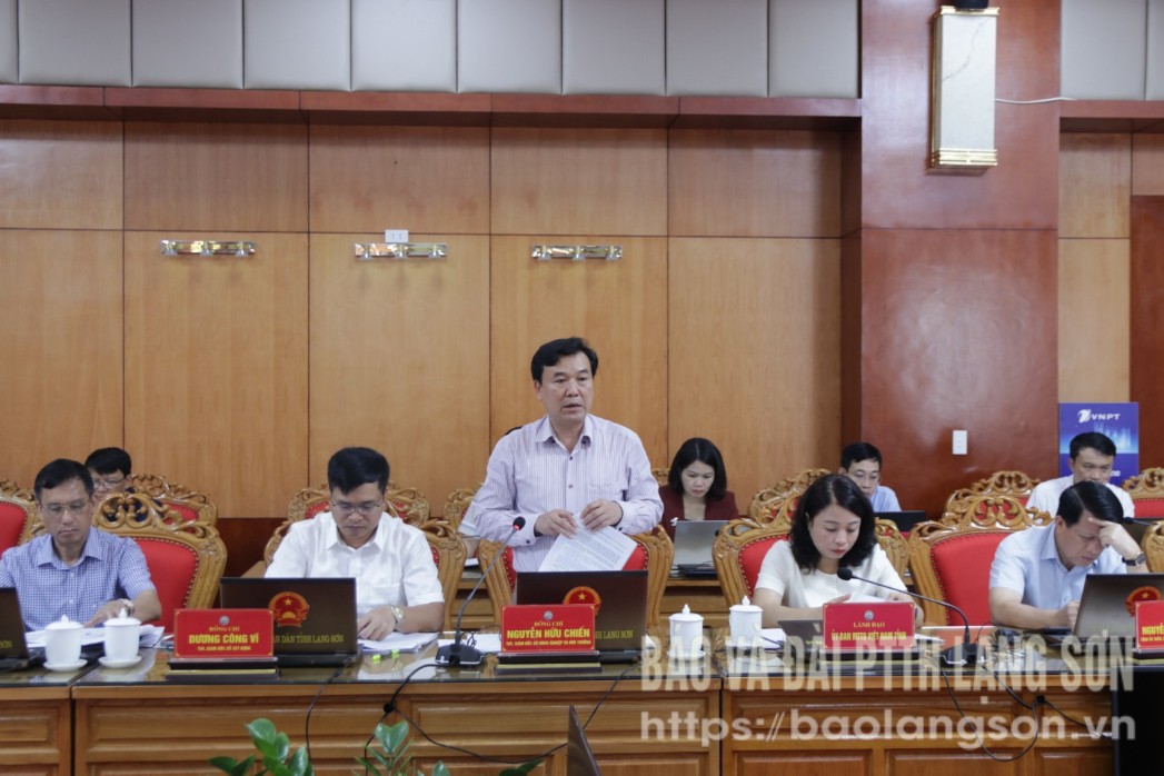 Lãnh đạo Sở Nông nghiệp và Môi trường phát biểu làm rõ một số nội dung liên quan tại phiên họp
