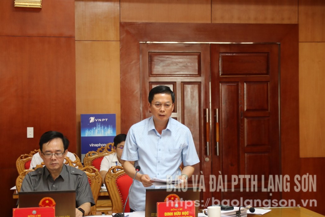 Lãnh đạo HĐND tỉnh phát biểu tại phiên họp