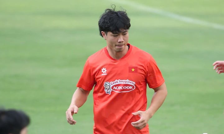 Công Phượng gặp chấn thương.