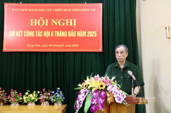 Lãnh đạo Hội CCB tỉnh phát biểu tại hội nghị