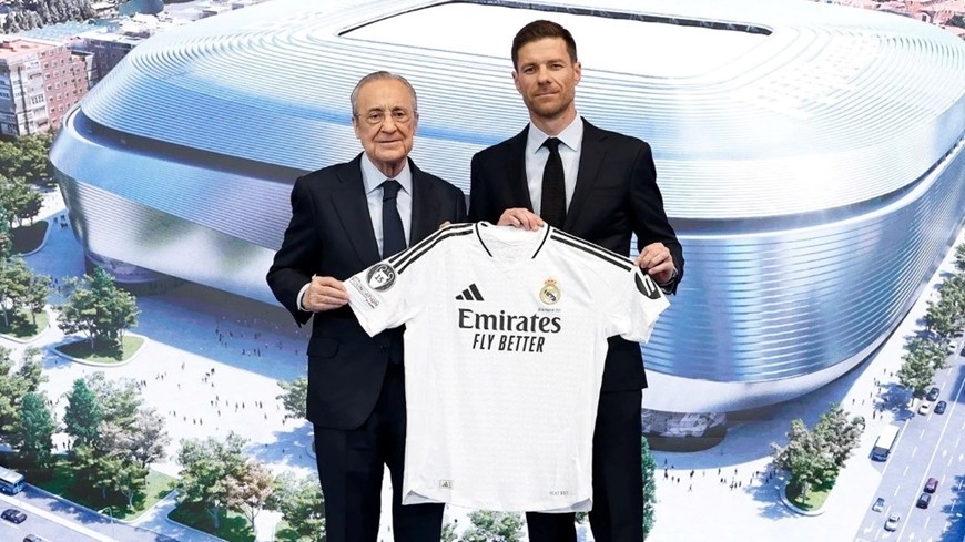 Tin thể thao (4-6): Huấn luyện viên Xabi Alonso (phải) và Chủ tịch Florentino Perez trong buổi ra mắt tại Real, ngày 26-5. Ảnh: realmadrid.com