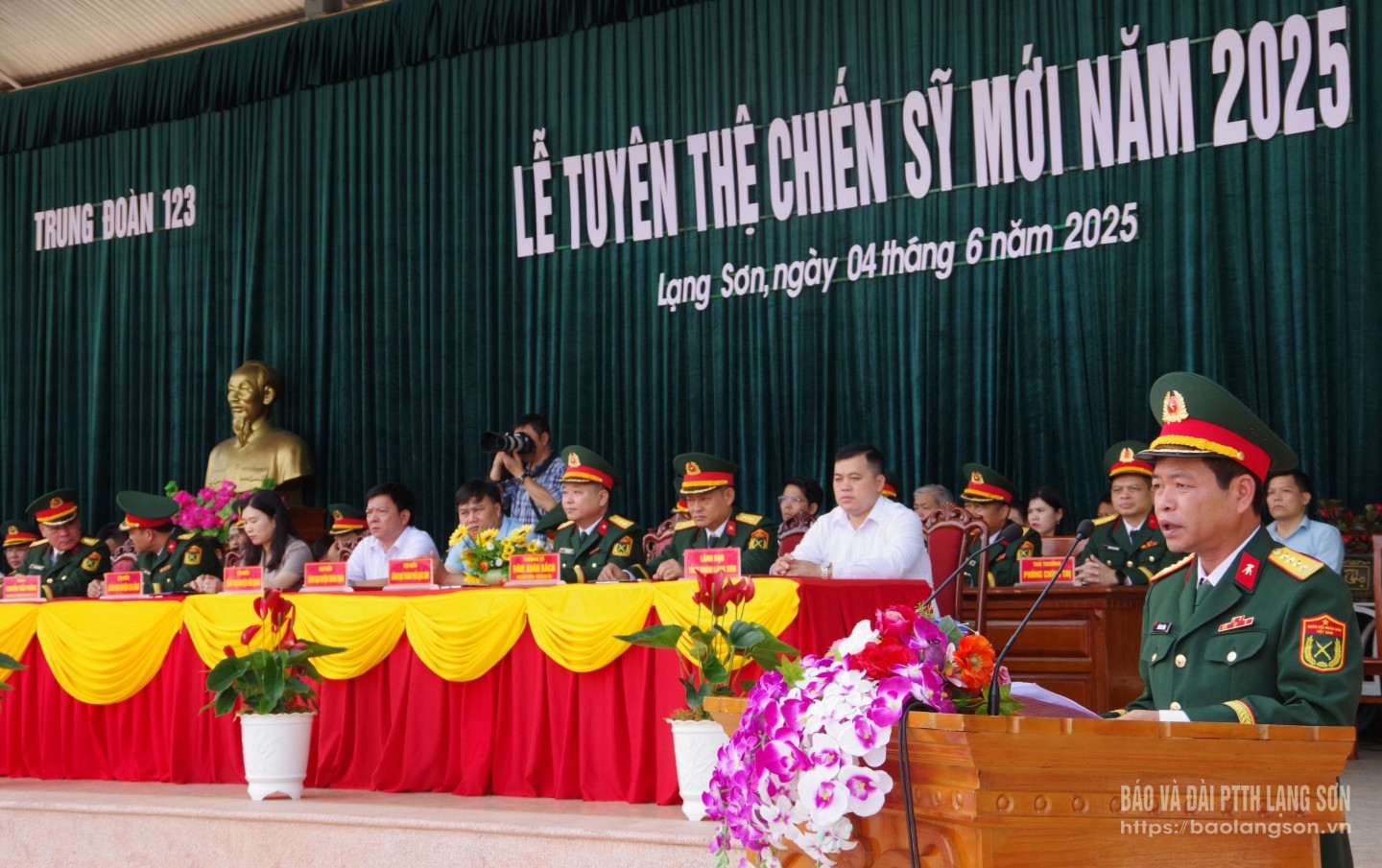 Đại tá Trần Huy Tưởng, Chủ nhiệm Hậu cần - Kỹ thuật Quân khu 1 phát biểu chỉ đạo tại buổi lễ