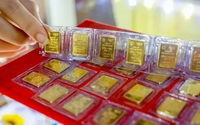 Giá vàng miếng hôm nay neo ở mức 117,2 triệu đồng/lượng bán ra. Ảnh minh họa: VTV