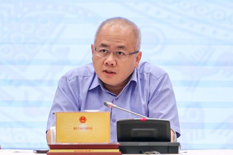 Thứ trưởng Bộ Tài chính Đỗ Thành Trung thông tin về các giải pháp để đạt mục tiêu giải ngân 100% vốn đầu tư công trong năm 2025- Ảnh: VGP/Nhật Bắc