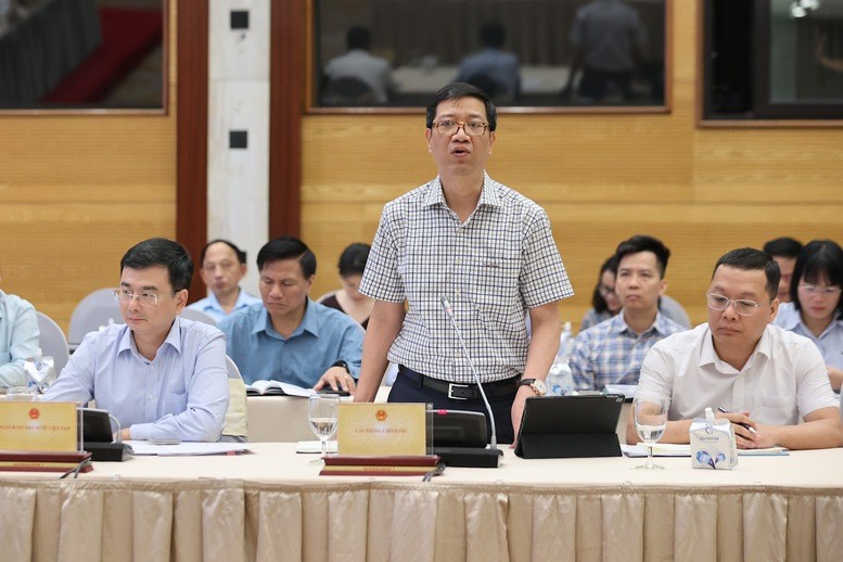 Cục trưởng Cục Kiểm soát thủ tục hành chính VPCP Nguyễn Duy Hoàng thông tin về kết quả cắt giảm thủ tục hành chính - Ảnh: VGP/Nhật Bắc