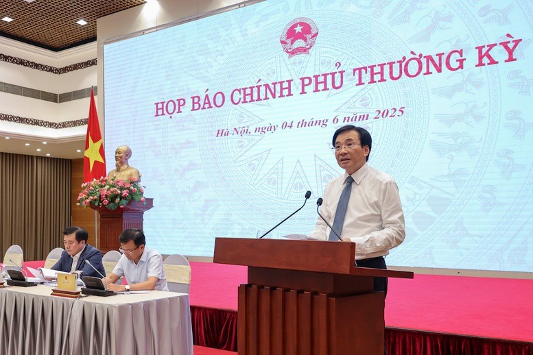 Bộ trưởng, Chủ nhiệm VPCP Trần Văn Sơn, Người phát ngôn của Chính phủ - Ảnh: VGP/Nhật Bắc