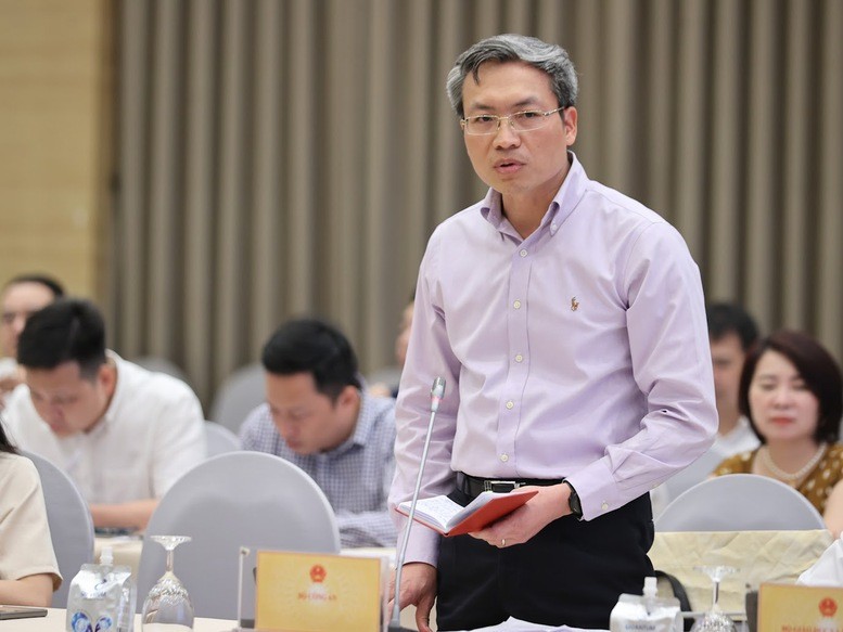 Thiếu tướng Nguyễn Quốc Toản, Chánh Văn phòng, Người phát ngôn Bộ Công an thông tin về kết quả chiến dịch truy quét hàng giả, hàng nhái và gian lận thương mại - Ảnh: VGP/Nhật Bắc