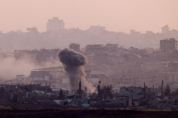 Xung đột vẫn tiếp diễn tại Dải Gaza khiến cho hoạt động cứu trợ nhân đạo trở nên khó khăn. (Ảnh: Reuters)