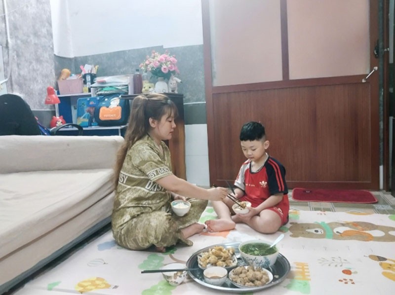 Gia đình chị Nguyễn Thị Huyền sinh hoạt trong căn nhà trọ tại phường Xuân Đỉnh, quận Bắc Từ Liêm, TP Hà Nội.