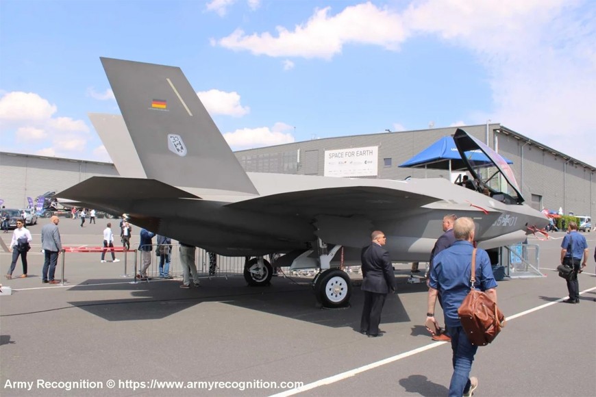 Mô hình máy bay chiến đấu F-35 kích thước thật dành cho Không quân Đức tại Triển lãm hàng không ILA Berlin 2024. Ảnh: Army Recognition Group