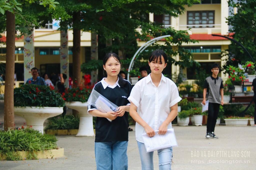 Thí sinh tại điểm thi Trường THPT Cao Lộc, huyện Cao Lộc hoàn thành bài thi môn Toán