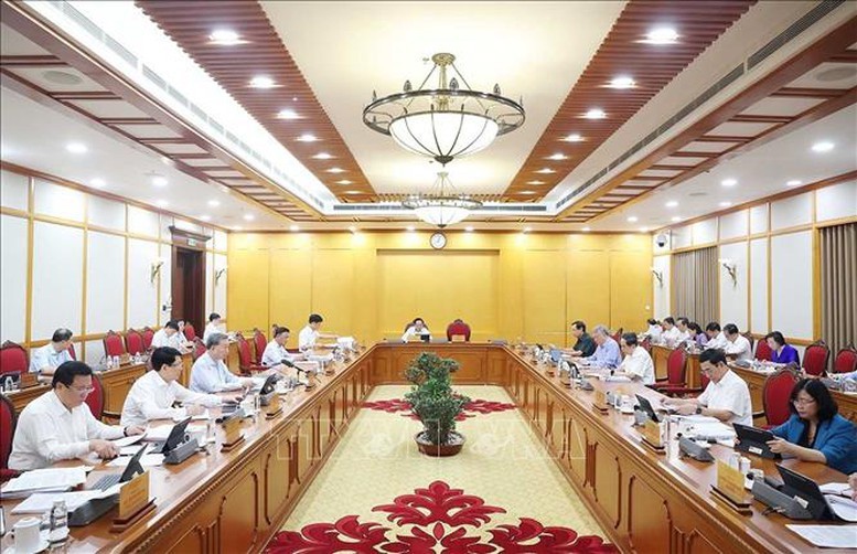 Bộ Chính trị họp cho ý kiến về tình hình, tiến độ thực hiện các nghị quyết, kết luận của Trung ương, Bộ Chính trị về sắp xếp tổ chức bộ máy và đơn vị hành chính - Ảnh: TTXVN