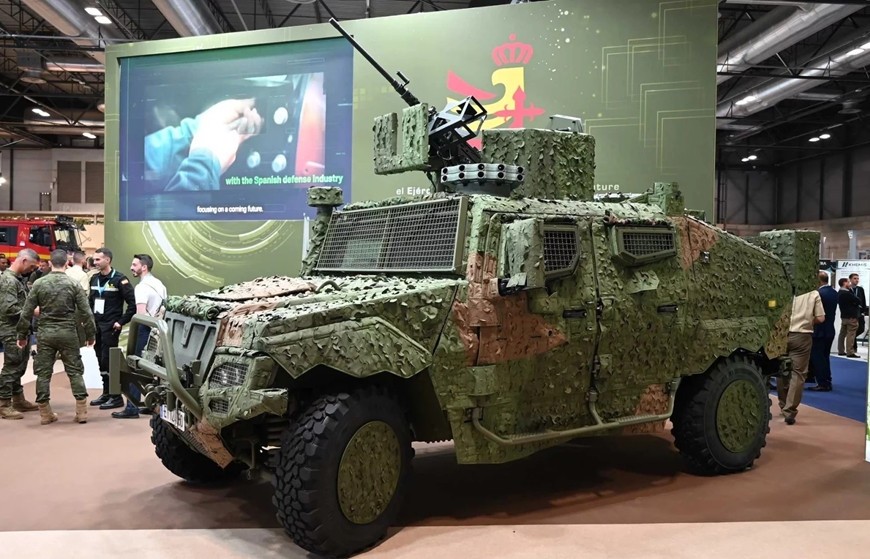 Xe chiến thuật hạng nhẹ VAMTAC ST5 tại triển lãm quốc phòng FEINDEF 2025 ở Madrid. Ảnh: Army Recognition