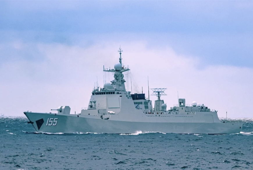 Tàu khu trục lớp Type 052D mới được trang bị hệ thống radar hai mặt, thay thế các mái vòm radar hình cầu trên các phiên bản trước. Ảnh: Army Recognition