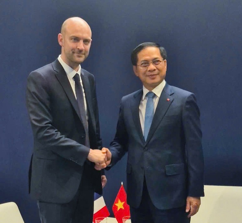 Phó Thủ tướng, Bộ trưởng Ngoại giao Bùi Thanh Sơn hội kiến với Bộ trưởng châu Âu và Ngoại giao Pháp Jean Noel Barrot - Ảnh: TTXVN