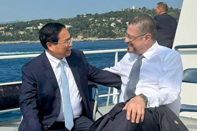 Hai nhà lãnh đạo nhất trí chỉ đạo các bộ, ngành hữu quan của hai bên phối hợp tìm kiếm các hướng đi mới, các biện pháp để thúc đẩy hợp tác thương mại, đầu tư song phương trên cơ sở tiềm năng và nhu cầu của hai bên - Ảnh: VGP/Nhật Bắc