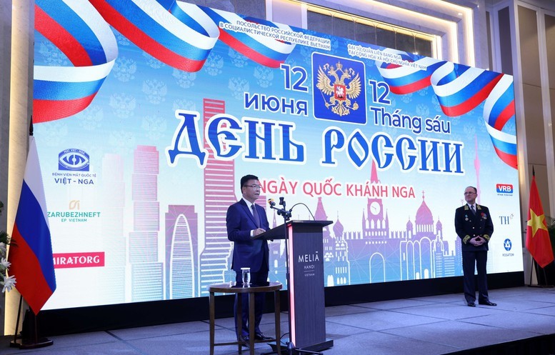Phó Thủ tướng Lê Thành Long dự và phát biểu tại buổi chiêu đãi trọng thể nhân dịp Quốc khánh của Liên bang Nga, 12/6 - Ảnh: VGP/Đức Tuân