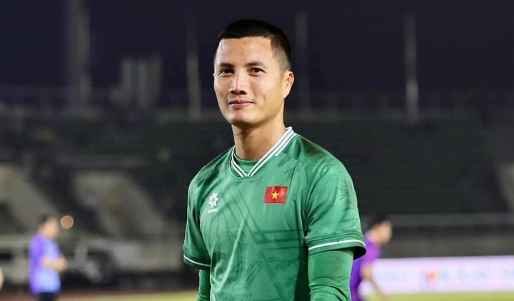 Nguyễn Đình Triệu bắt chính cho đội tuyển Việt Nam.