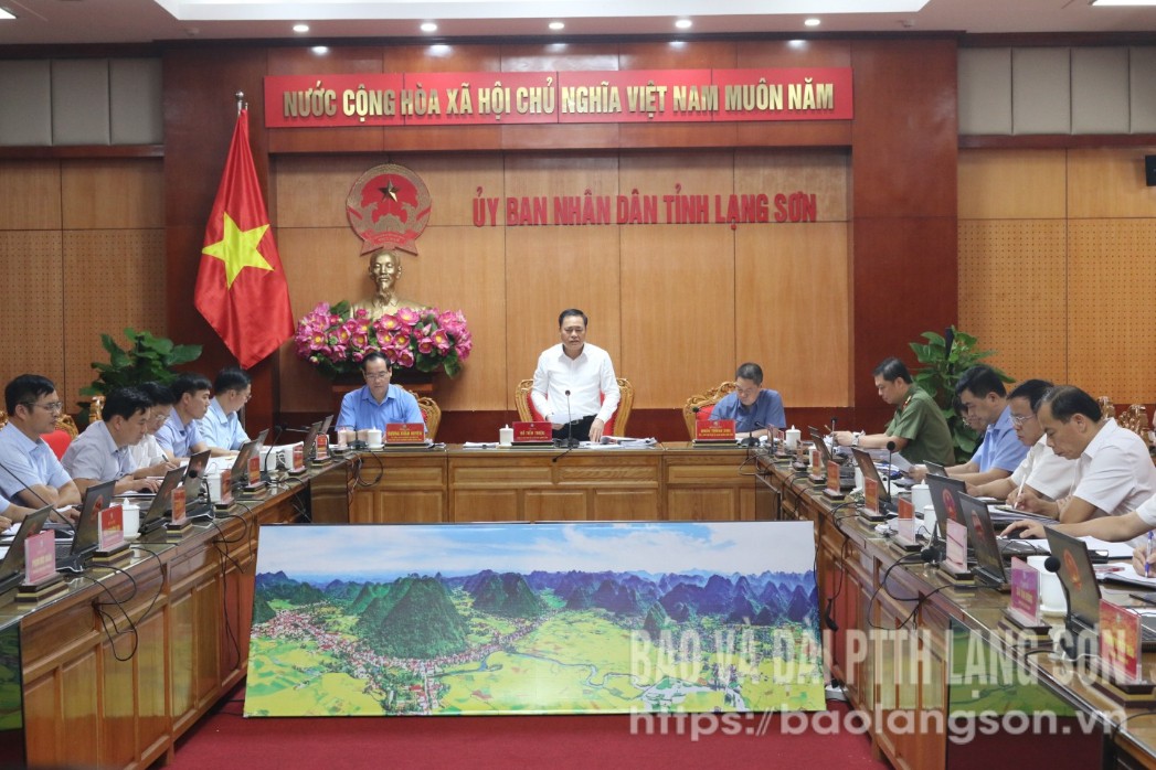 Đồng chí Hồ Tiến Thiệu, Phó Bí thư Tỉnh ủy, Chủ tịch UBND tỉnh phát biểu kết luận các nội dung tại phiên họp
