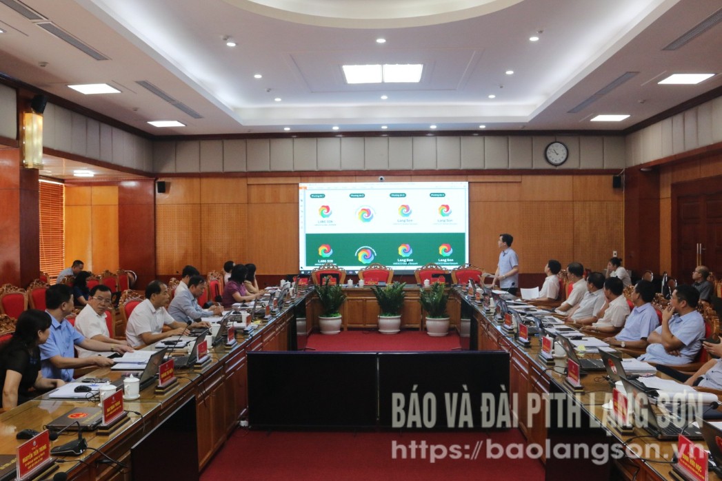 Các đại biểu cho ý kiến vào nội dung phiên họp