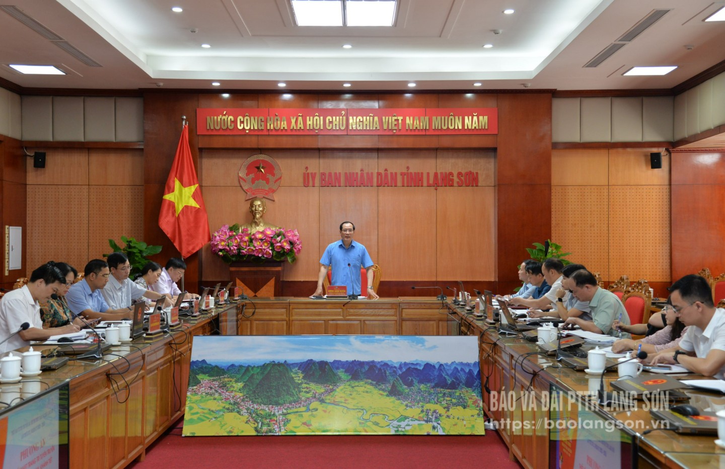 Đồng chí Dương Xuân Huyên, Phó Chủ tịch Thường trực UBND tỉnh phát biểu tại cuộc họp