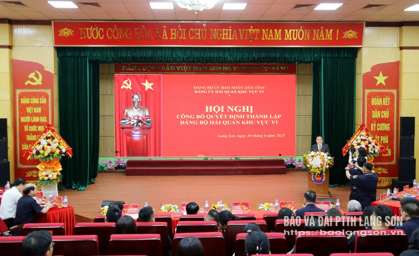 Quang cảnh hội nghị