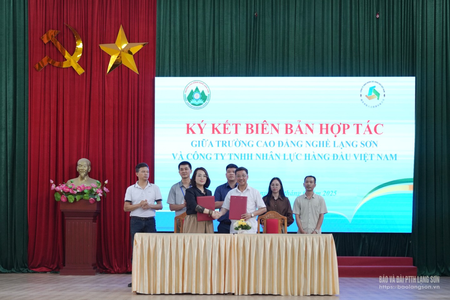 Lễ ký biên bản hợp tác giữa Trường Cao đẳng nghề Lạng Sơn và Công ty TNHH nhân lực hàng đầu Việt Nam