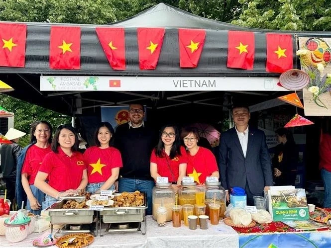 越南美食芳香闪耀2025年布拉格美食文化节。图自越通社