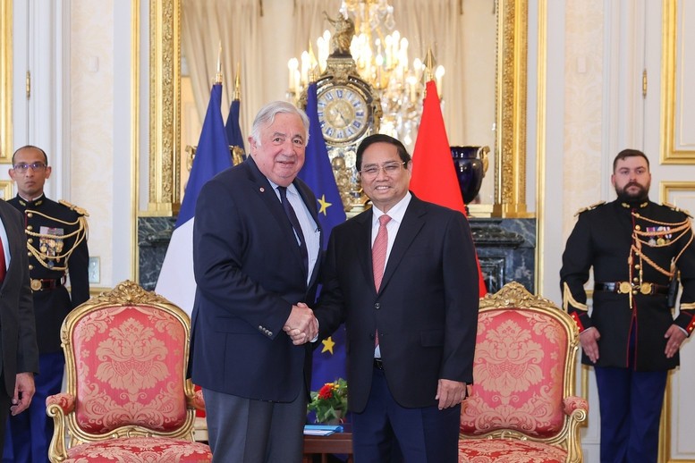 Thủ tướng Phạm Minh Chính và Chủ tịch Thượng viện Gérard Larcher - Ảnh: VGP/Nhật Bắc