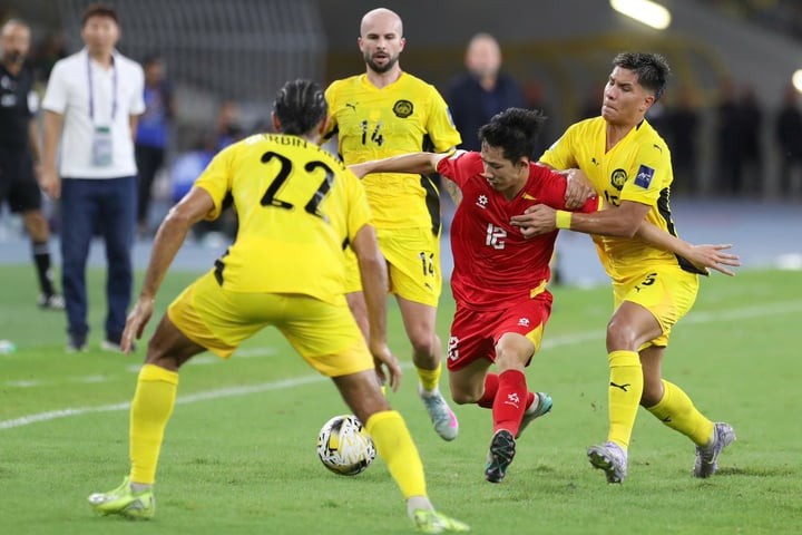 Đội tuyển Việt Nam thua toàn diện trong cả trận.