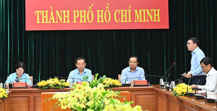 Bí thư Thành ủy TP.HCM Nguyễn Văn Nên chủ trì hội nghị vận hành thử nghiệm tại điểm cầu chính tại trụ sở Thành ủy. (Ảnh: Việt Dũng)