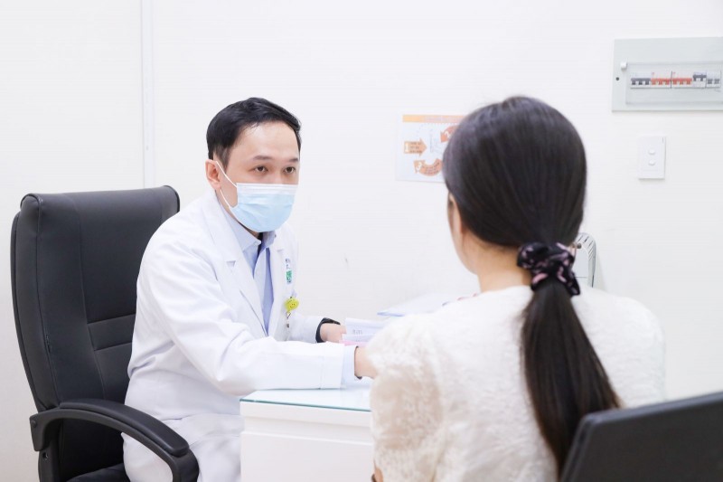 Mỗi ngày, Bệnh viện Da liễu TP Hồ Chí Minh tiếp nhận hàng chục ca bệnh về da liên quan đến sử dụng mỹ phẩm không rõ nguồn gốc.