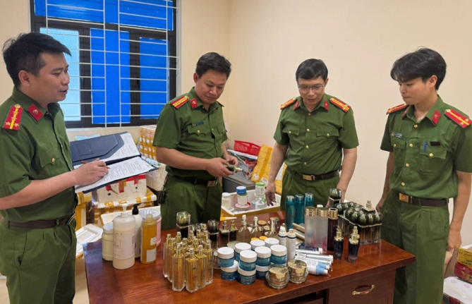 Công an triệt phá đường dây sản xuất, buôn bán mỹ phẩm giả số lượng lớn của Nguyễn Thị Dung.