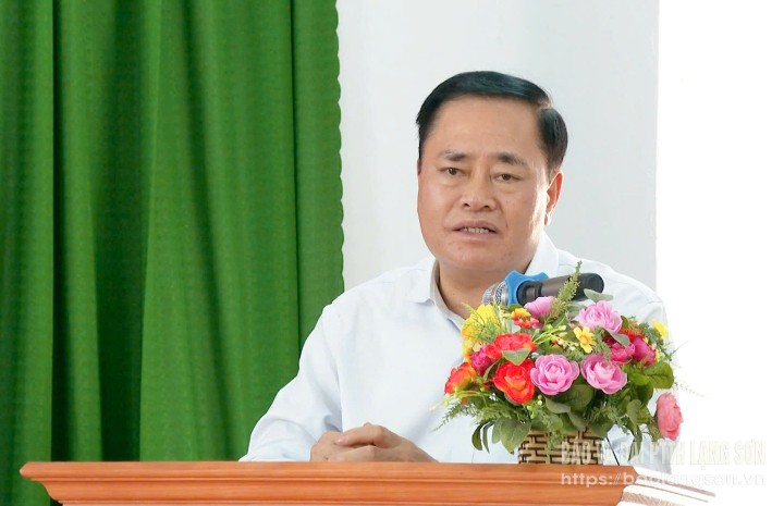 dong,chi,ho,tien,thieu,pho,bi,thu,tinh,uy,chu,tich,ubnd,tinh,phat,bieu,tai,buoi,tiep,xuc,11132013.jpg