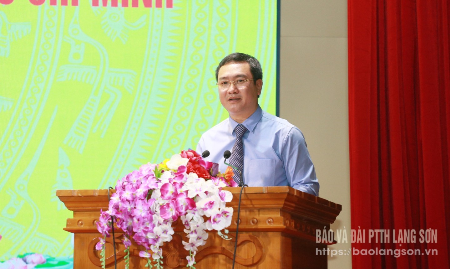 Đồng chí Nguyễn Cảnh Toàn, Phó Bí thư Tỉnh ủy phát biểu tại hội nghị