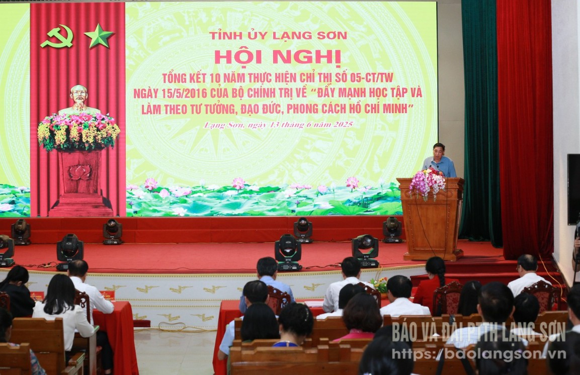 Đại biểu thảo luận tại hội nghị