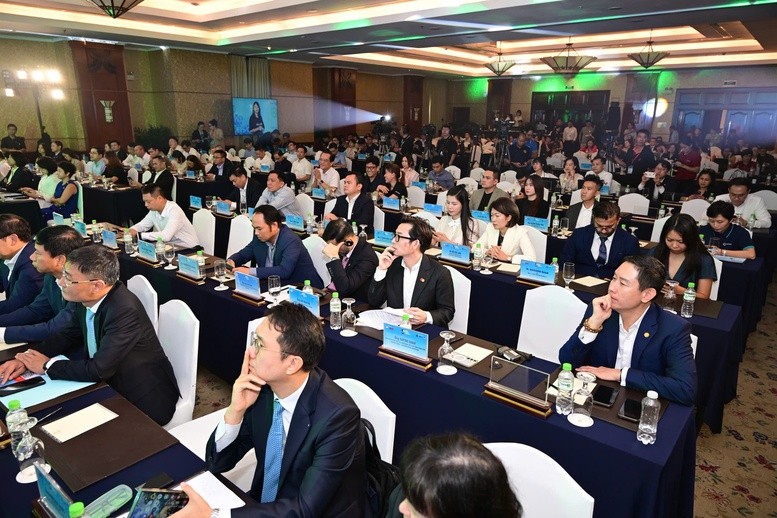Các đại biểu tham dự hội thảo.