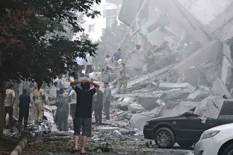 Tòa nhà ở Iran bị phá hủy do hỏa lực Israel. Ảnh: GettyImages.