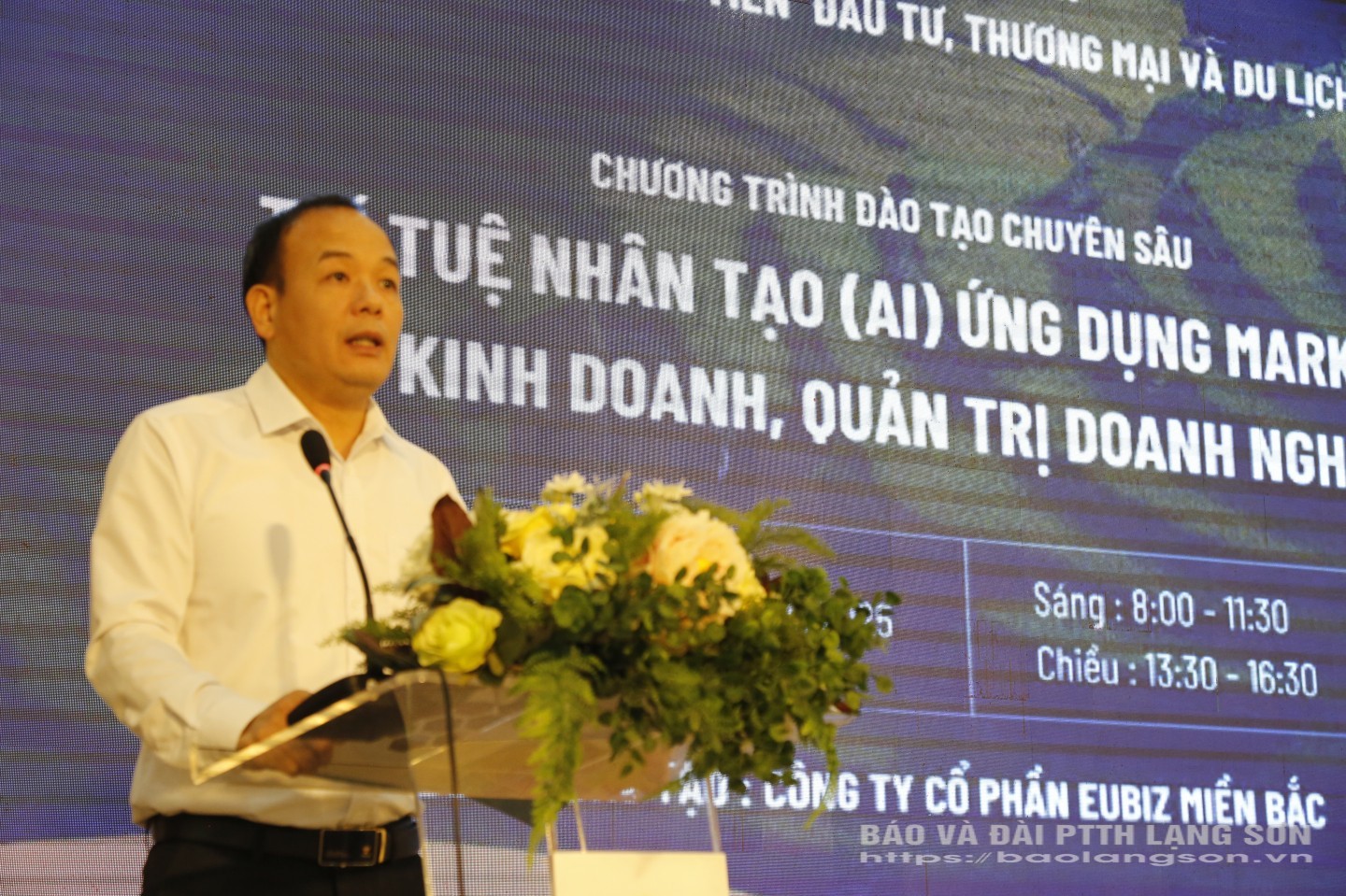 Lãnh đạo Trung tâm xúc tiến Đầu tư, Thương mại và Du lịch tỉnh Lạng Sơn phát biểu khai mạc buổi tập huấn