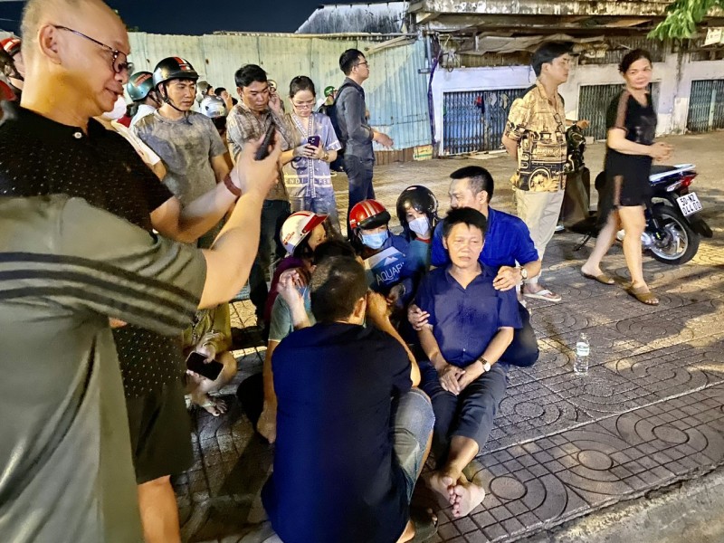 Họ cho biết, 2 người gặp nạn khi vừa vào thăm người bệnh trong bệnh viện và trên đường trở về nhà.