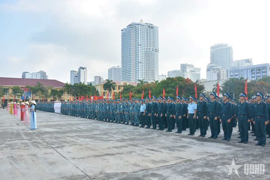Các đoàn vận động viên, huấn luyện viên dự lễ khai mạc.
