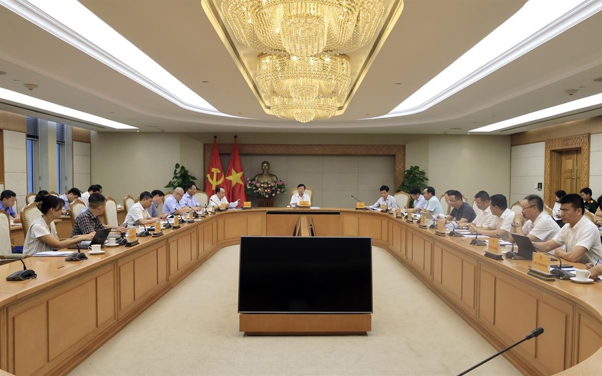 Phó Thủ tướng Trần Hồng Hà đề nghị đưa chính sách phát triển công nghiệp hàng không thành một nội dung riêng, độc lập, có lộ trình cụ thể - Ảnh: VGP/Minh Khôi