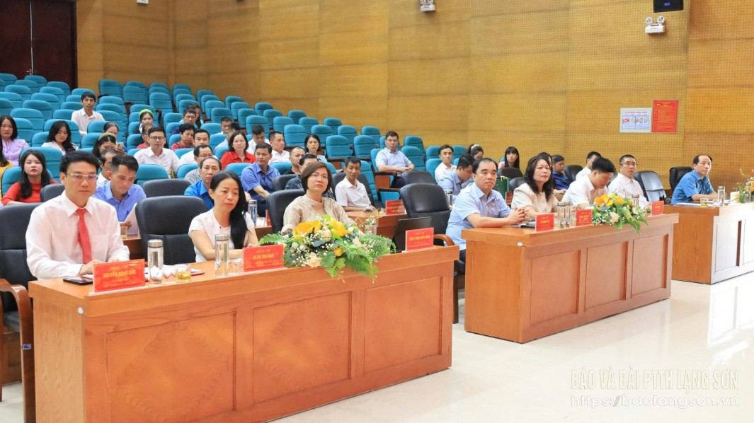 Các đại biểu tham dự chương trình gặp mặt các cơ quan báo chí