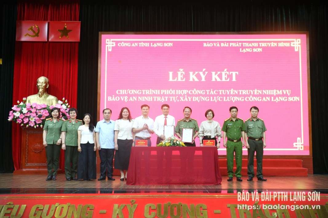 Lãnh đạo Công an tỉnh và Báo và Đài PTTH Lạng Sơn ký kết chương trình phối hợp thời gian tới