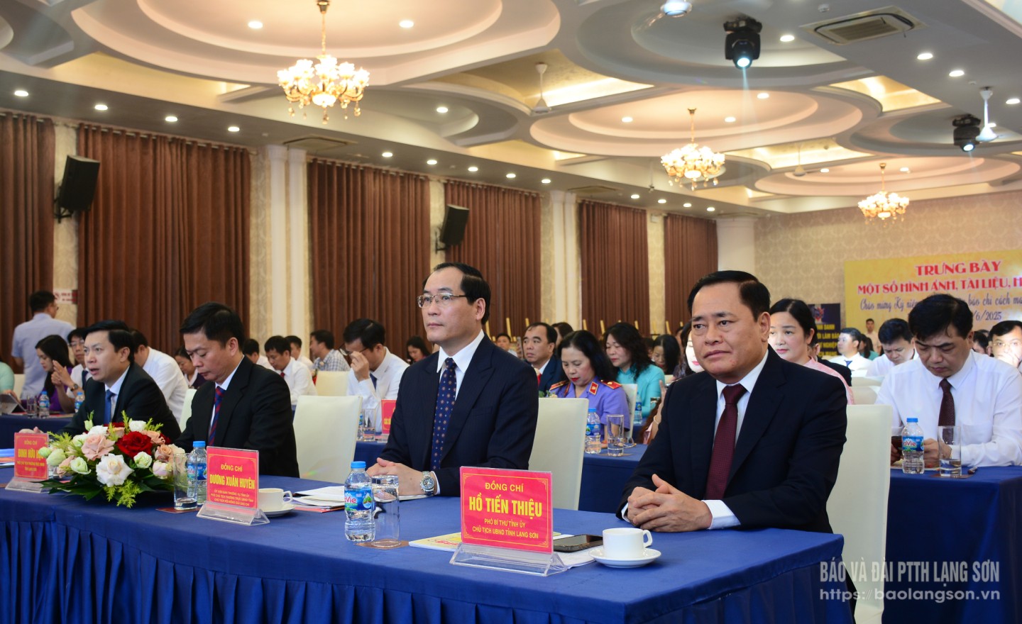 Các đại biểu dự buổi lễ