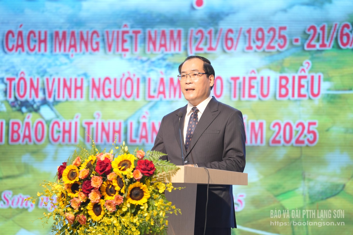 Đồng chí Dương Xuân Huyên, Ủy viên Ban Thường vụ Tỉnh ủy, Phó Chủ tịch Thường trực UBND tỉnh, Chủ tịch Hội đồng Giải báo chí phát biểu khai mạc