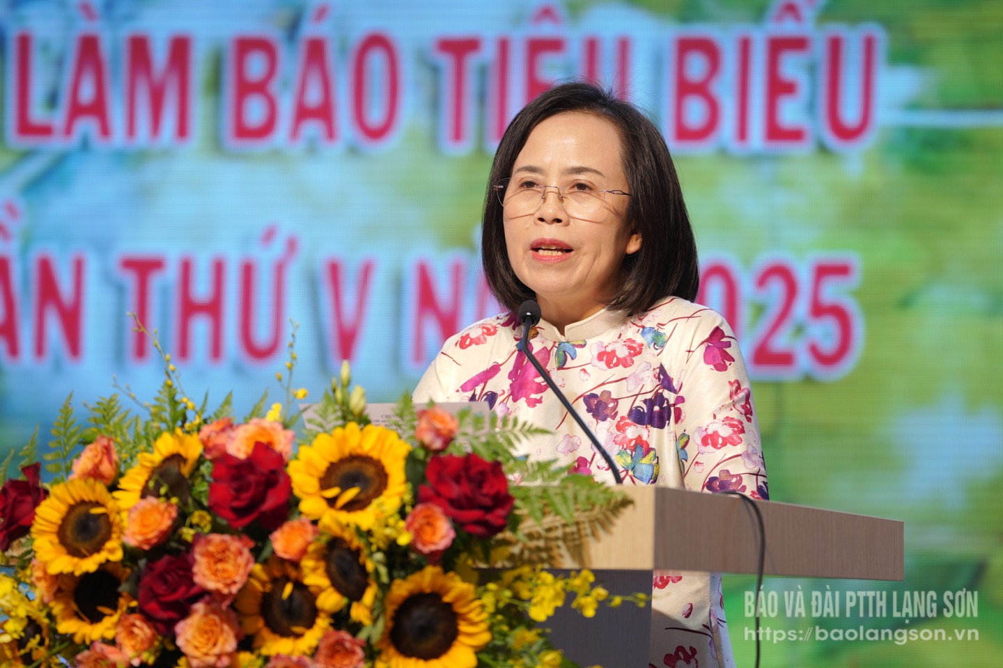 đồng chí Đoàn Thị Hậu, Phó Bí thư Thường trực Tỉnh uỷ, Chủ tịch HĐND tỉnh phát biểu tại chương trình