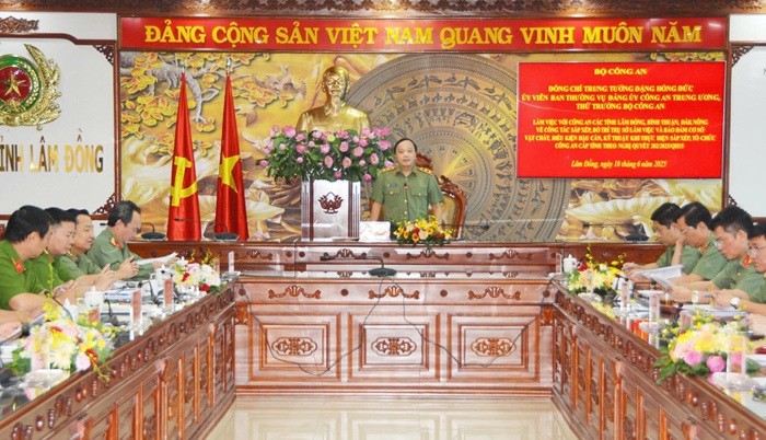 Đồng chí Thứ trưởng yêu cầu Công an tỉnh Lâm Đồng mới sử dụng hiệu quả cơ sở vật chất, trụ sở dôi dư sau sáp nhập.